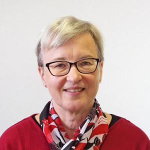 Foto der Büchereileiterin Andrea Gröbl